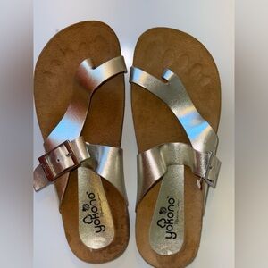 YOKONO GOLD LEATHER FOOT CONFORMING TOE SANDALS SZ 7.5